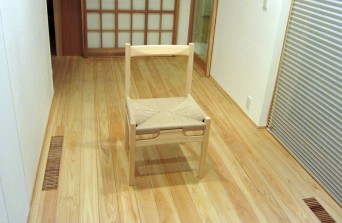 木組みの家「高円寺の家」の椅子
